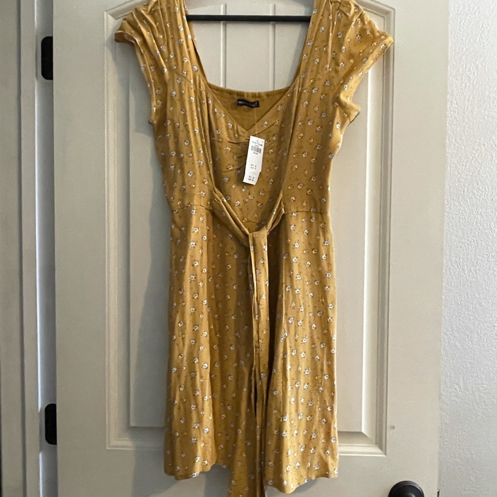 New with tags beautiful mustard summer dress